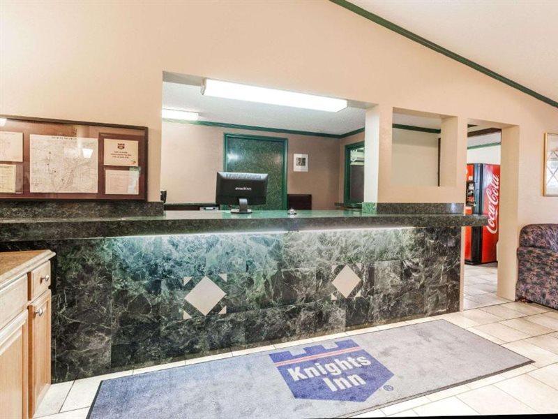 Knights Inn Farmington Hills Exterior photo